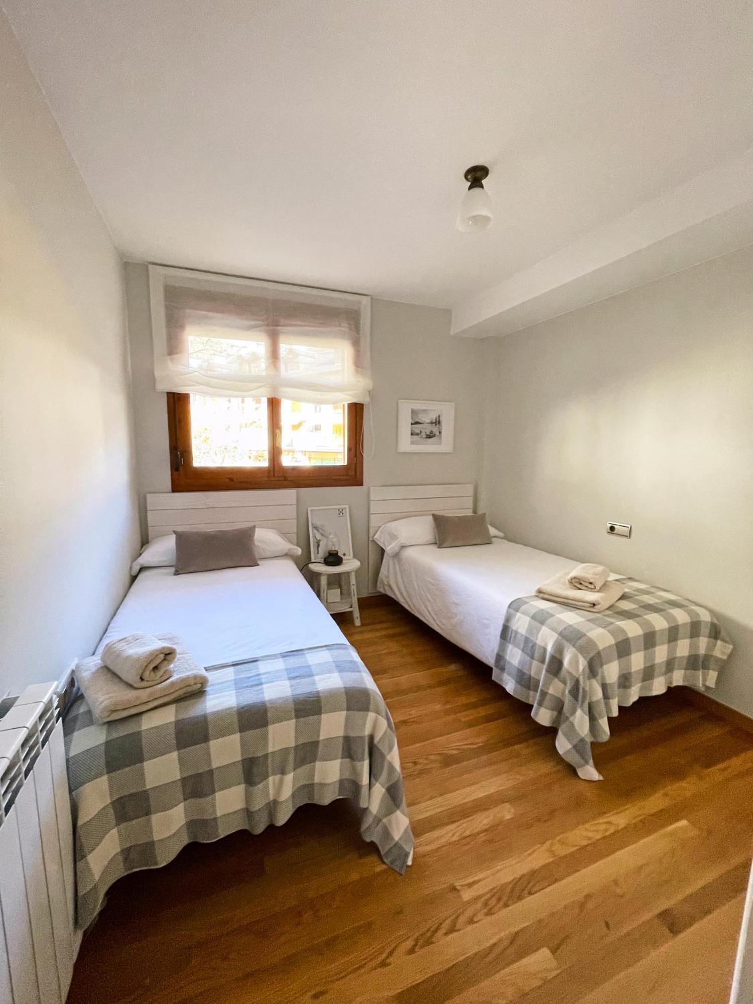 Apartamento Familiar En El Centro De Benasque Con Terraza Zewnętrze zdjęcie