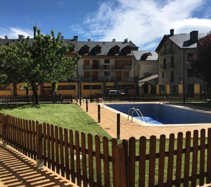 Apartamento Familiar En El Centro De Benasque Con Terraza Zewnętrze zdjęcie