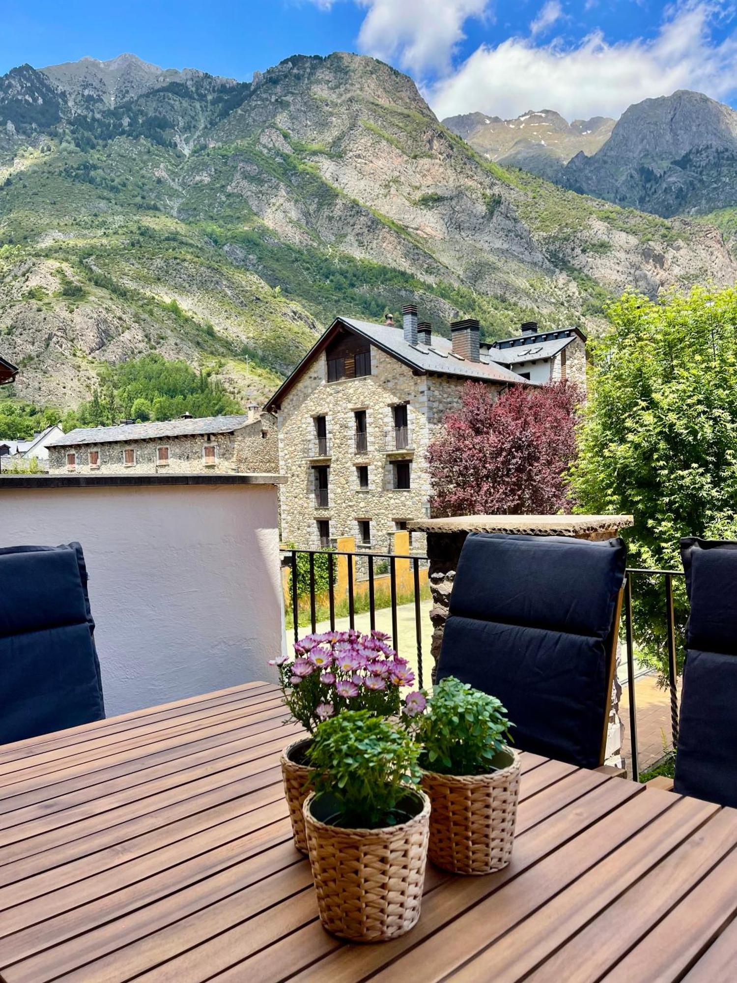 Apartamento Familiar En El Centro De Benasque Con Terraza Zewnętrze zdjęcie
