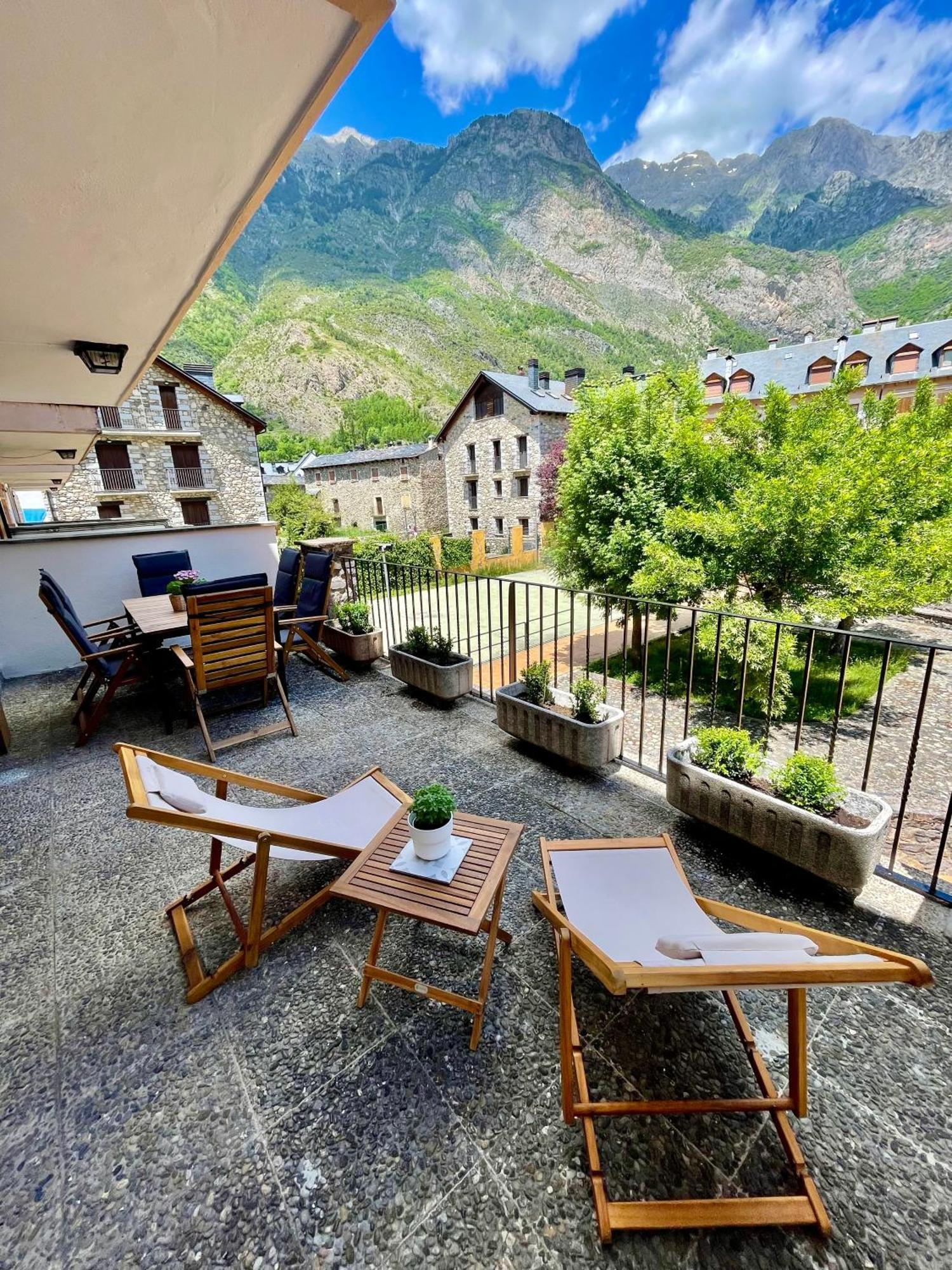 Apartamento Familiar En El Centro De Benasque Con Terraza Zewnętrze zdjęcie